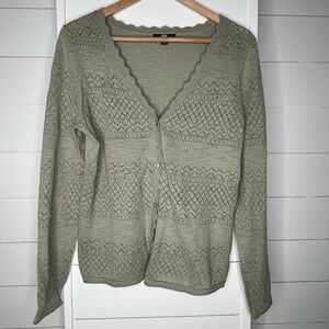 FRYE Sweater Beautiful Detail soft sage green color Size Medium